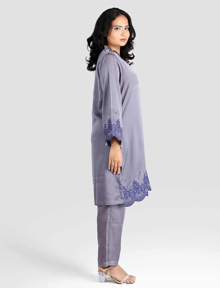 Regular Fit Embroidered Kameez