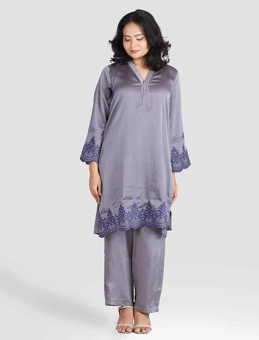 Regular Fit Embroidered Kameez